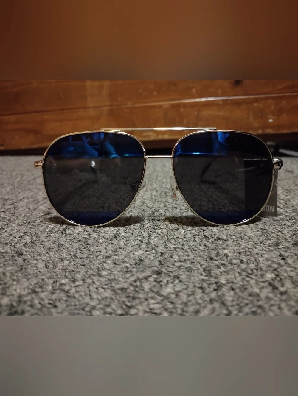 Aviator Sunglasses with Blue Lenses and Metal Frame